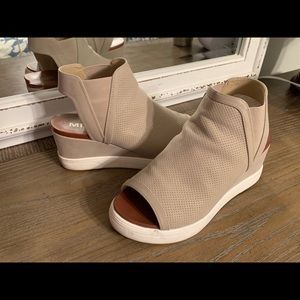 Mia platform sandals. Beige/Tan in color. Size 10.